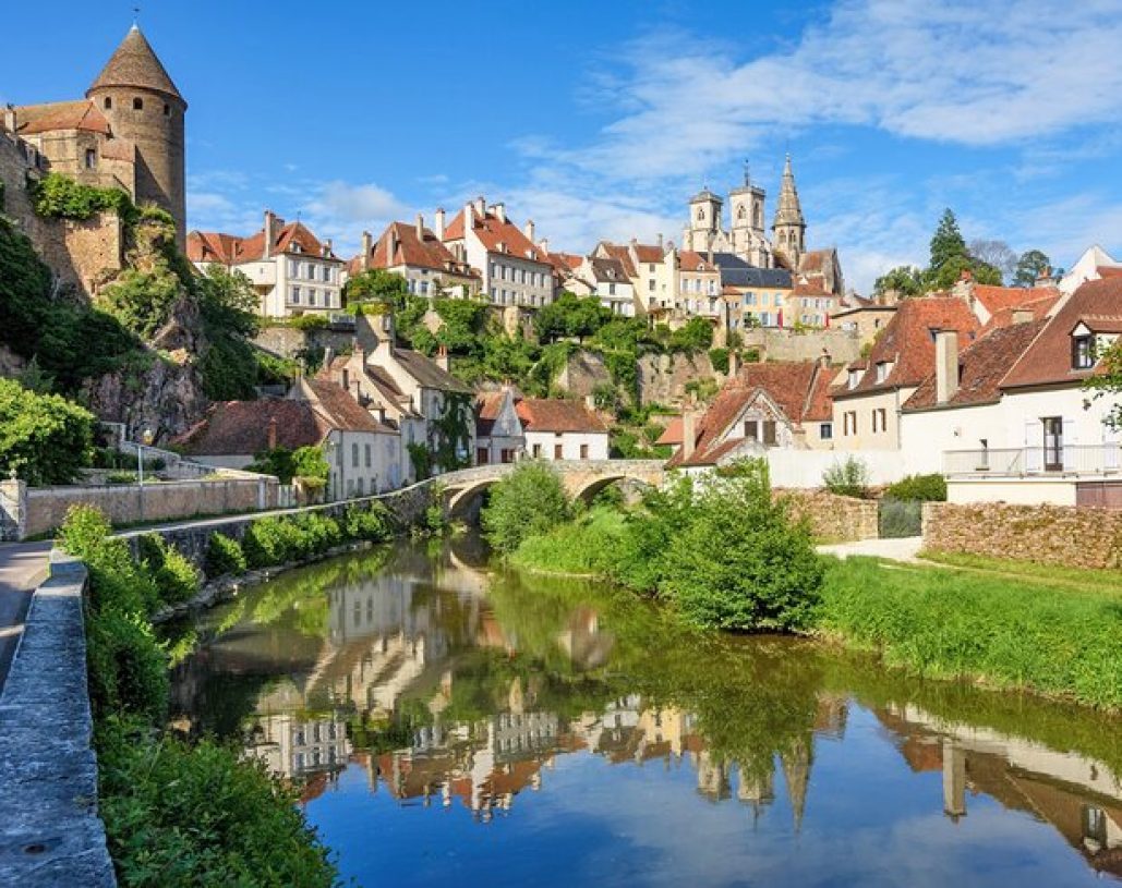 france-burgundy-top-attractions-places-to-visit-intro-paragraph-semur-en-auxois